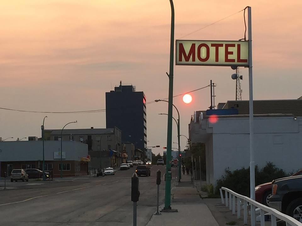 Northern Lites Motel เยลโลว์ไนฟ์ ภายนอก รูปภาพ