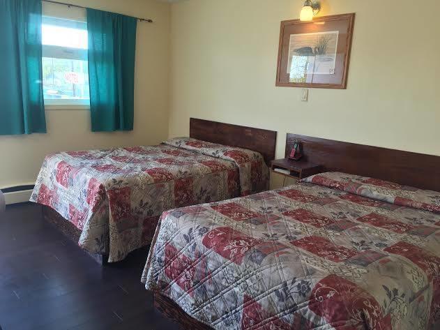 Northern Lites Motel เยลโลว์ไนฟ์ ภายนอก รูปภาพ
